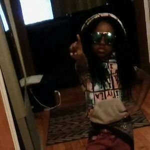 Meet your Posher, Dee